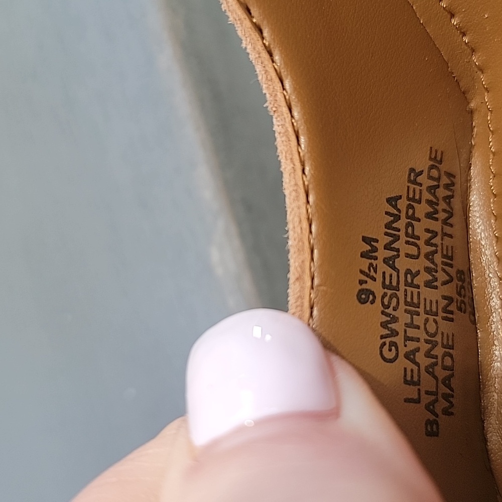 Guess Tan Suede Pumps - Picture 6 of 8